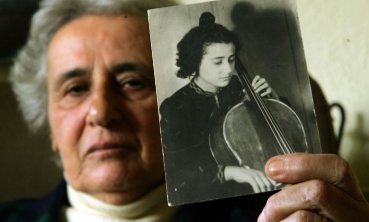 Я должна была идти в газовую камеру. Но мне в руки дали виолончель