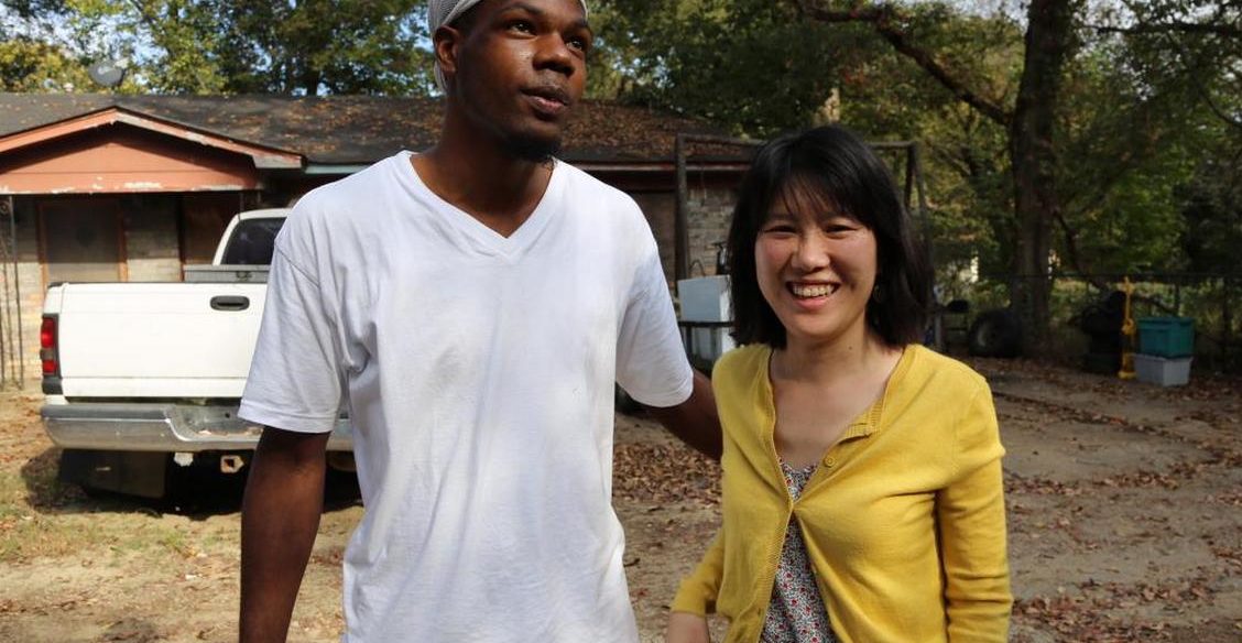 «Напиши письмо дочери — ты будешь к ней ближе». Как отец научился рассказывать истории ради ребенка