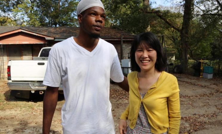 «Напиши письмо дочери — ты будешь к ней ближе». Как отец научился рассказывать истории ради ребенка