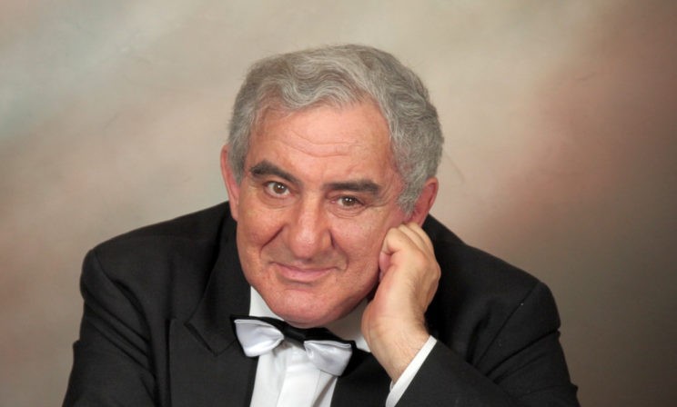 «Если вы пенсионер, покажите зеркалу язык». Михаил Казиник — о старости и смерти