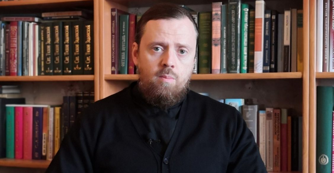 Жалеть себя или заботиться о себе — в чем разница? Игумен Нектарий (Морозов) — о том, что мешает счастью