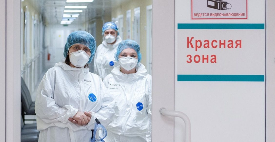 «Врачи были как ангелы — под масками мы не видели их лиц». Протоиерей Константин Островский вылечился от ковида