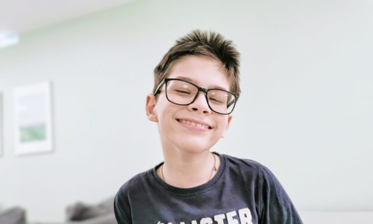 До операции Саша жил с болью. Теперь он сможет ходить, но нужна реабилитация