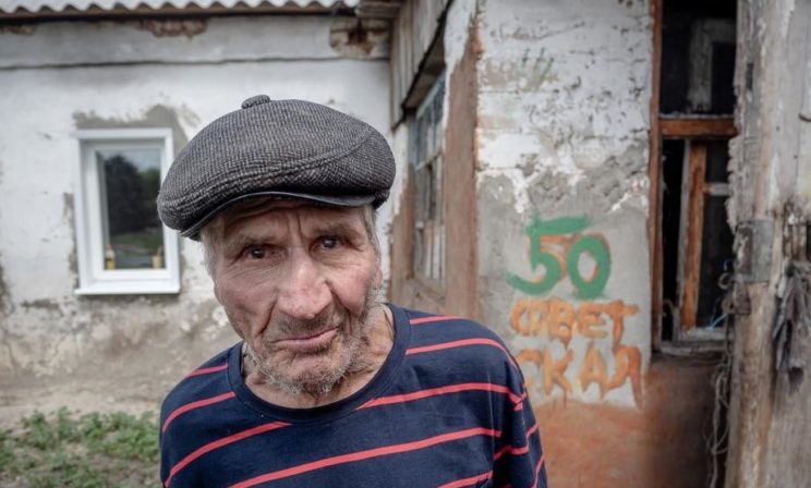 «К деду Матвею ехали со всей страны». Как люди отремонтировали дом пенсионера-погорельца из Рязани