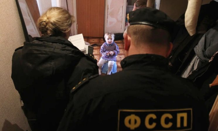 Отобрание ребенка за 24 часа одобрил профильный комитет Госдумы. Что будет дальше