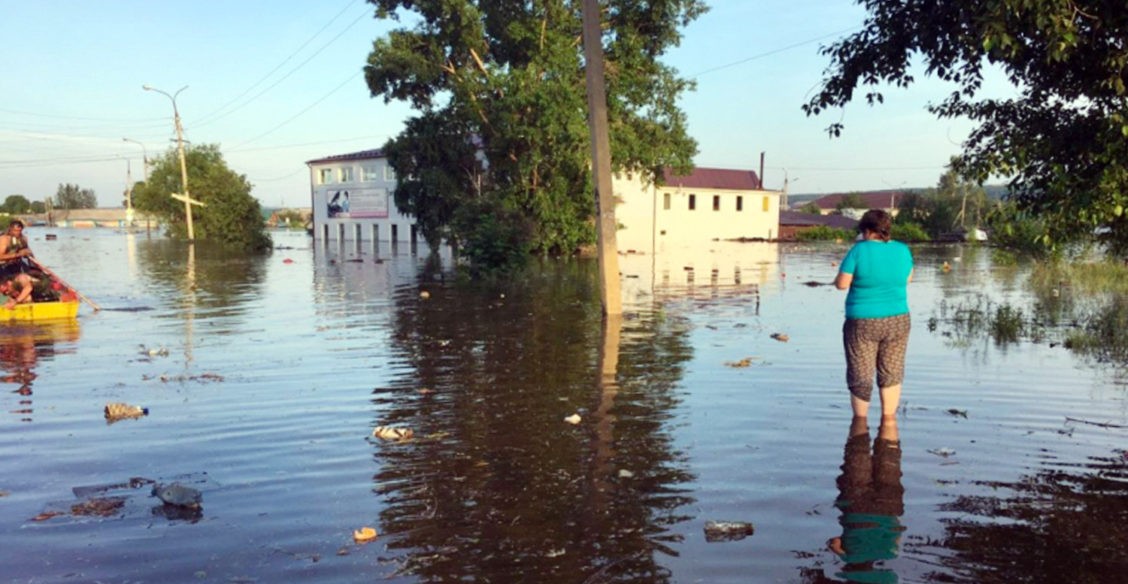 Реки раздора. В Иркутской области после наводнения люди живут в разрушенных домах