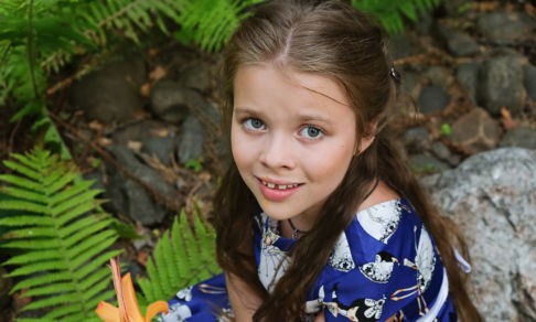 Арина впала в кому, а ее мама погибла. Через три года после ДТП девочке нужна реабилитация