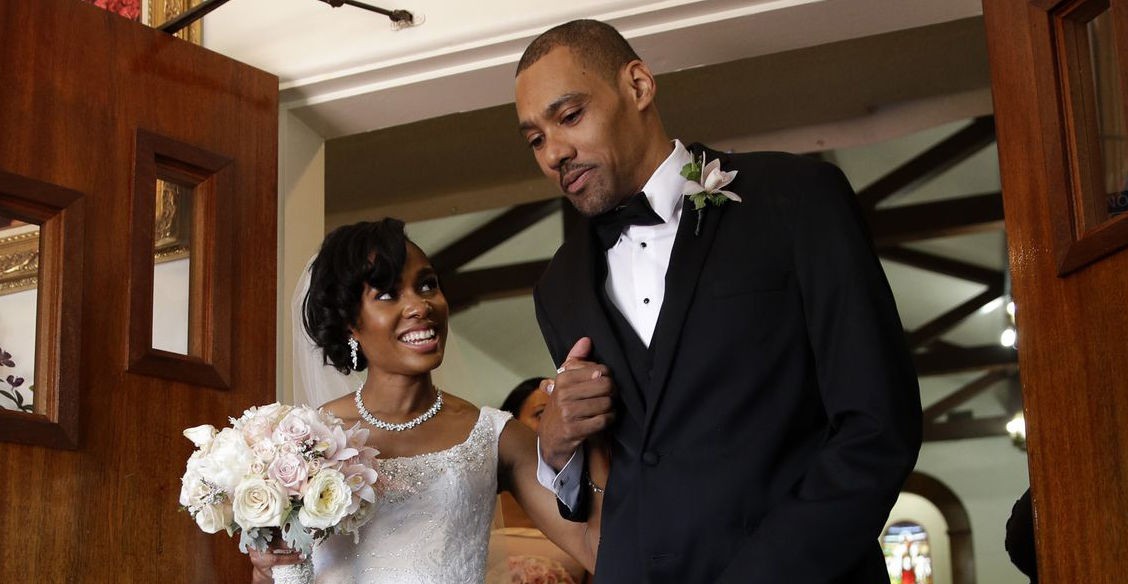 Она отказалась от Олимпиады, чтобы ухаживать за парализованным женихом. И на свадьбе он встал на ноги