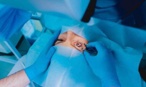 Очки, линзы или операция? Окулист — о плюсах и минусах лазерной коррекции зрения