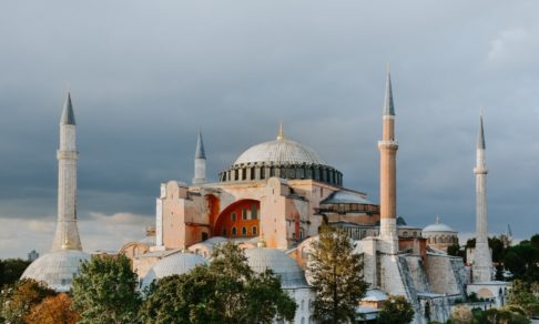 «Мы на пороге культурной катастрофы». Храм Святой Софии в Турции хотят превратить в мечеть