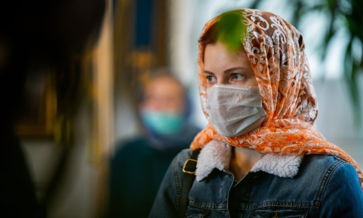 Карантин и игра в исповедников. Почему не нужно пробираться в храм потаенными тропами