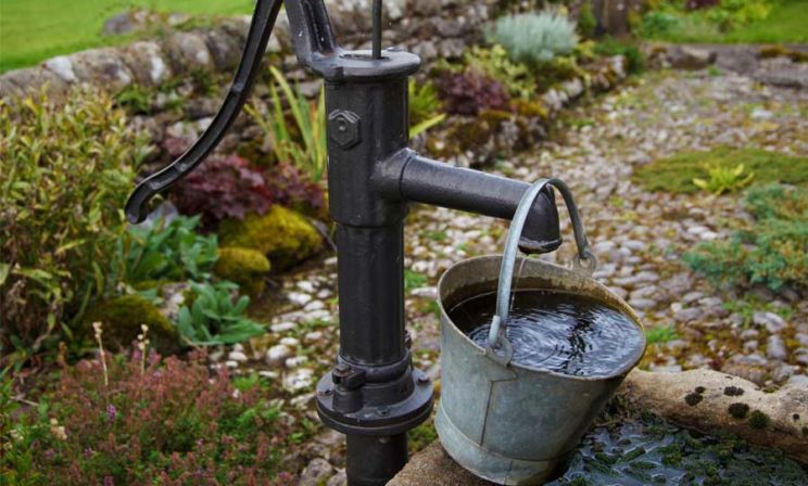 Чай не пьем, мыться нечем, а колодцы высохли. В Омской области 40 тысяч человек живут без воды неделю