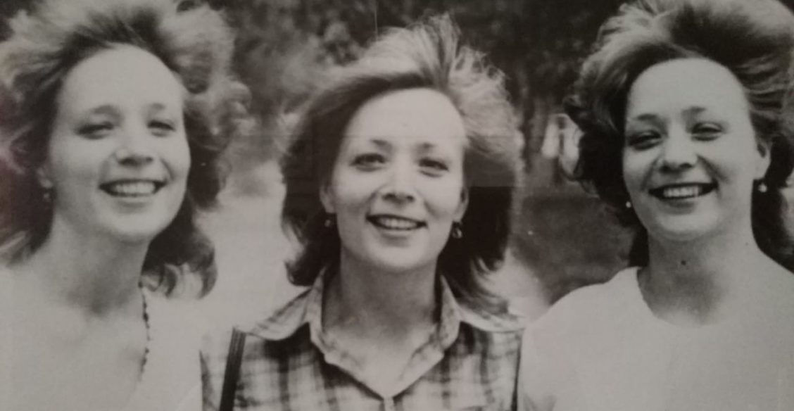 «Нарядное платье у нас было одно на троих». Как сестры-тройняшки разыгрывали учителей, взрослели и остались вместе