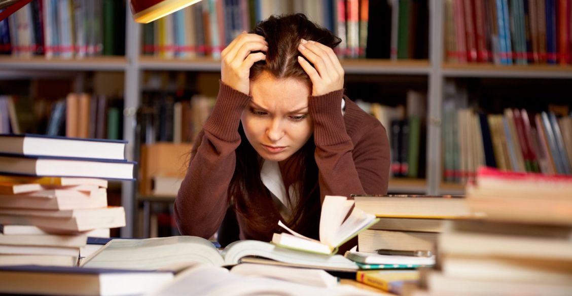 Даже в туалет — с учебниками, а потом нет сил выбрать вуз. Три истории о том, могут ли олимпиады заменить ЕГЭ