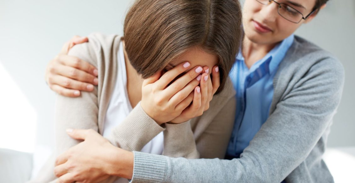 Вы оказались рядом с пострадавшими от насилия. Что делать