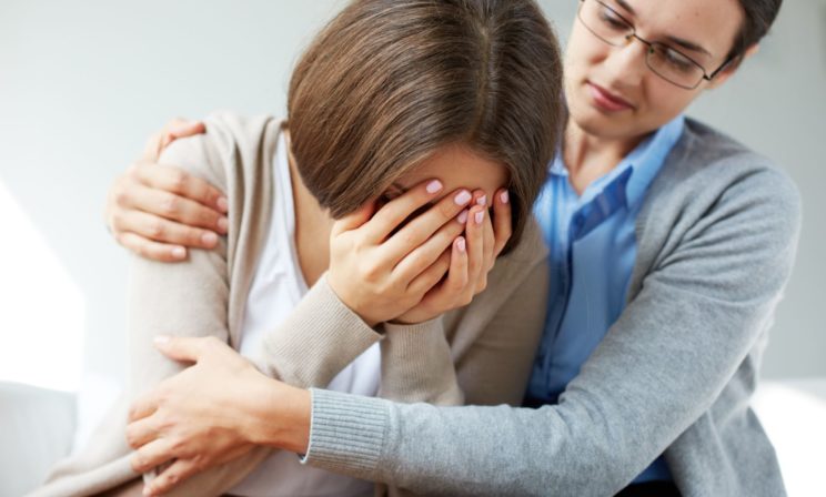 Вы оказались рядом с пострадавшими от насилия. Что делать