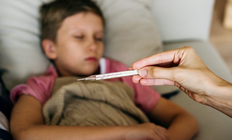 Температура и язвочки во рту. Как уберечь ребенка от энтеровируса