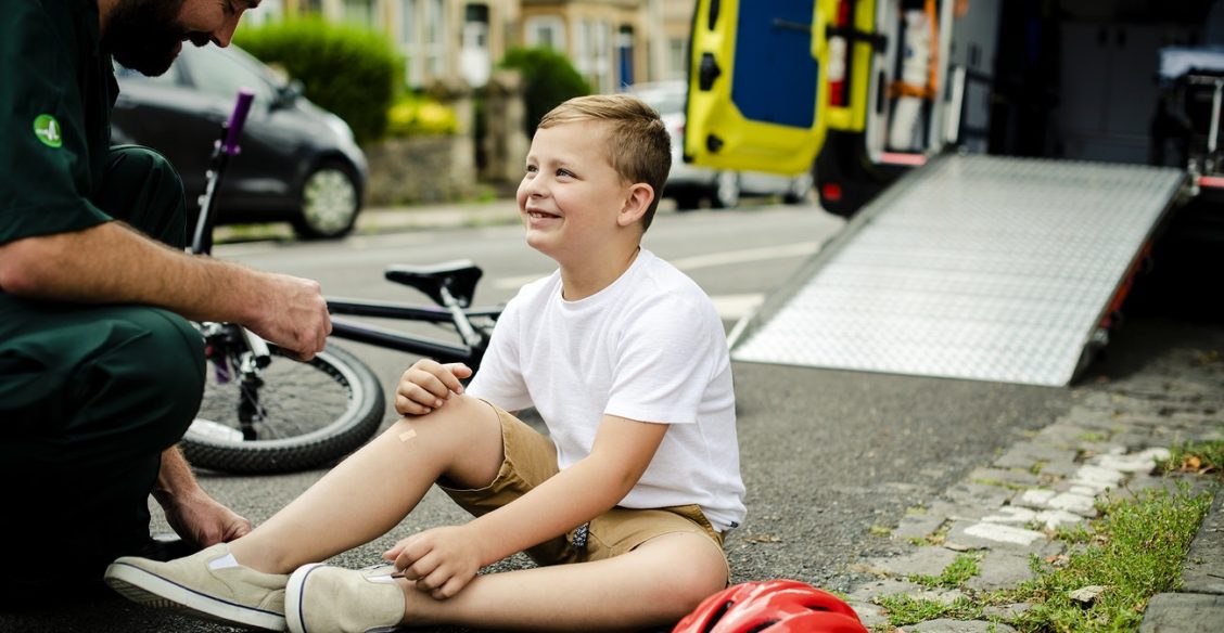 Упал с велосипеда и попал в реанимацию. 10 вопросов травматологу о велосипедных шлемах