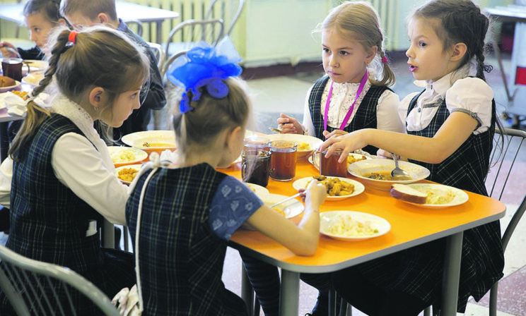 «Когда дети не завтракают, они учатся хуже». Шеф-повар — о секретах школьного питания