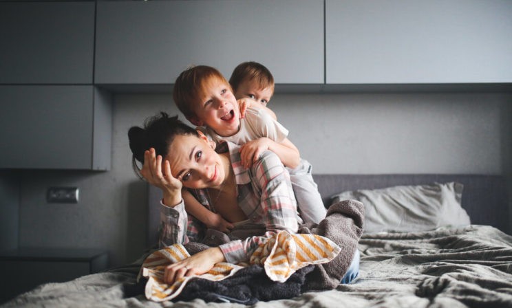 «Мы с детьми в четырех стенах, а силы кончились». Как спастись от родительского выгорания