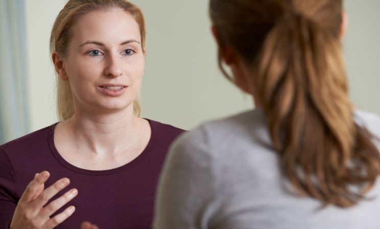 «Когда же ты выйдешь замуж и родишь?» Как на это не раздражаться