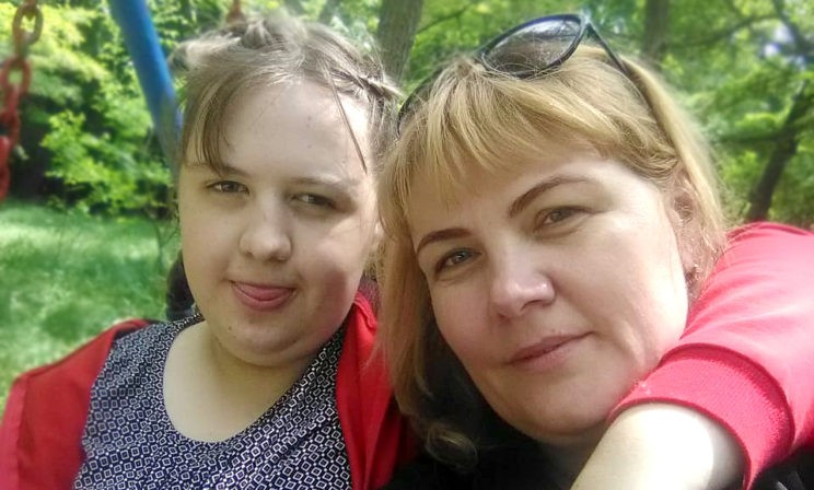 «Сдай ее в ПНИ, а сама выходи замуж». Но Ольга вырастила дочь и нашла для нее любимое дело