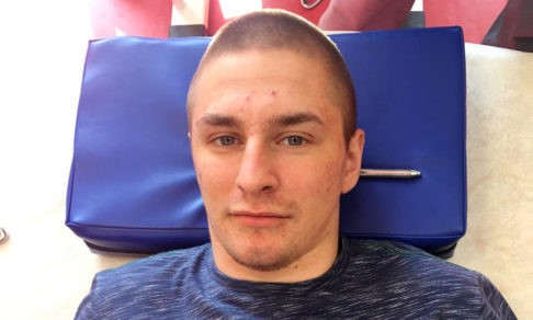 «Хочу встать на ноги, пока не дали инвалидность». Из-за несчастного случая Иван сломал шею