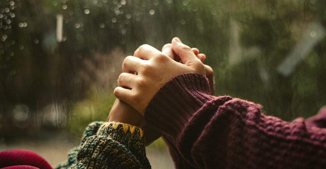 «18 лет мечтаем пожениться, а нам не дают». Влюбленные из ПНИ — о том, как быть вместе, живя в разных комнатах