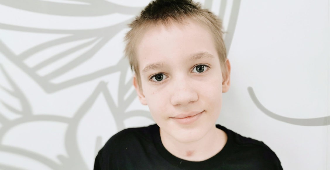 Илья мечтает играть в футбол. Но ему нужна реабилитация, чтобы снова ходить