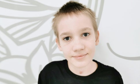 Илья мечтает играть в футбол. Но ему нужна реабилитация, чтобы снова ходить