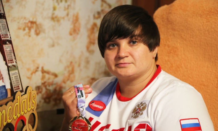 Маленькая Надя кричала родителям: «Где моя нога?» А теперь живет с протезом и жмет 117 кг