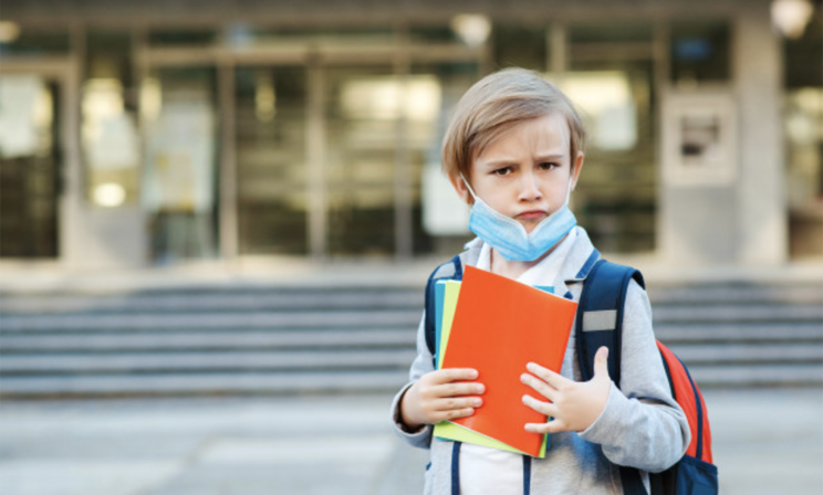 Эпидемия не кончилась, а школы открылись. Как защитить детей от ковида осенью