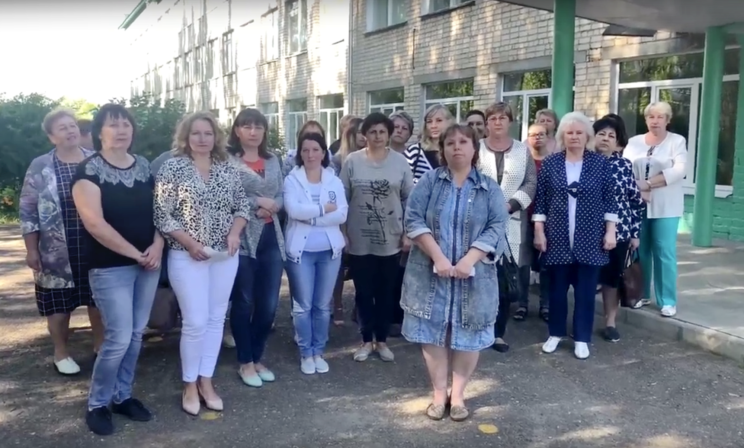 «Не устраивайте клоунаду», — сказал чиновник. Учителя ярославской школы уходят вслед за уволенным директором