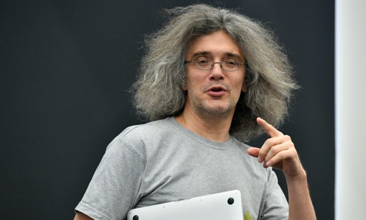 «Вряд ли она будет опасной, но может не работать». Молекулярный биолог Константин Северинов — о российской вакцине