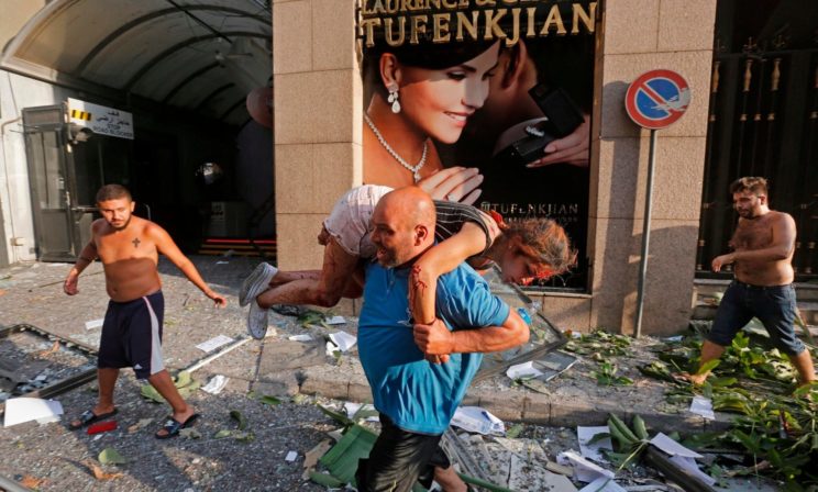 Я была вся в крови и тряслась от страха. Но незнакомцы в Бейруте спасли меня