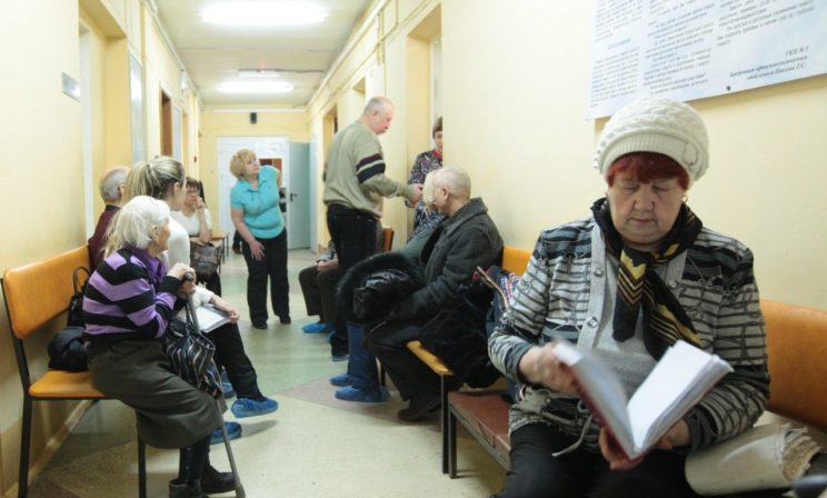 «Талон на три, и я войду!» Она ворвалась в кабинет, а потом пошла жаловаться главврачу
