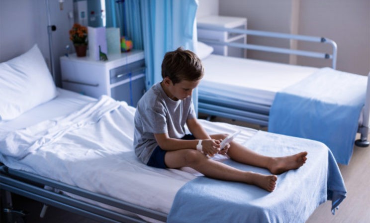 «Без лекарств дети с гемофилией встанут на костыли». Почему пациентов не обеспечивают препаратами