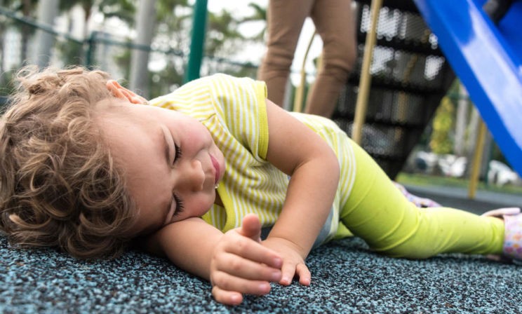 Две минуты на пеленальном столике. Что нужно знать родителю о детских травмах