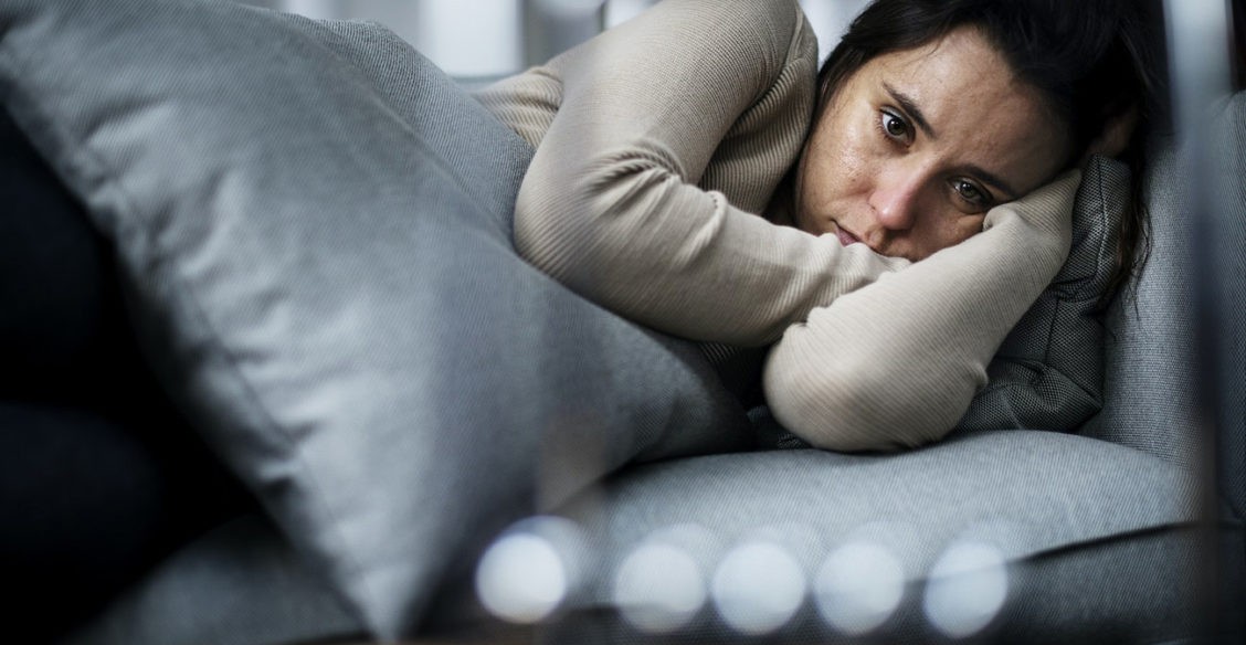 Трудно вставать по утрам, и ничего не радует. Как справиться с упадком сил и не пропустить депрессию