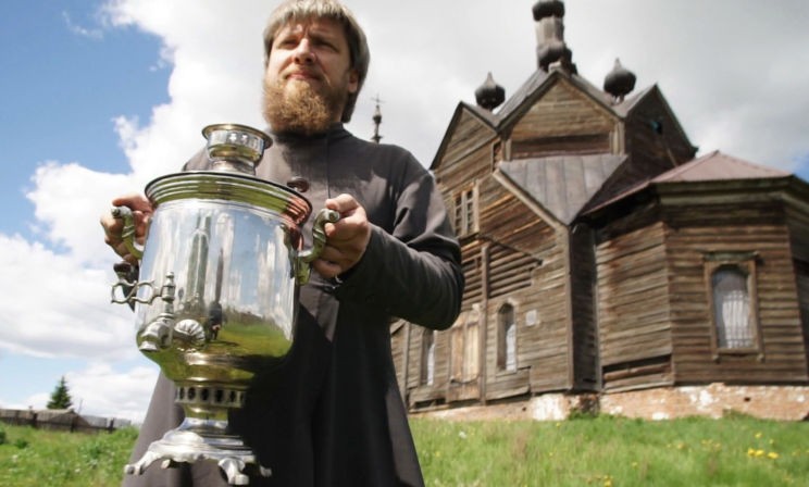 Священник в день рождения отказался от подарков. Вместо них его близкие оплатили реабилитацию мальчику с ДЦП