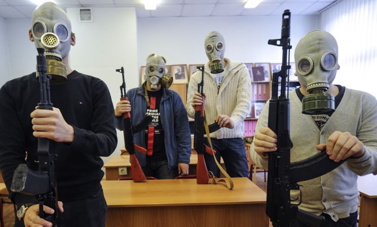 Учитель ОБЖ зашел на урок в камуфляже и с автоматом. Что не так с уроками безопасности в школе?