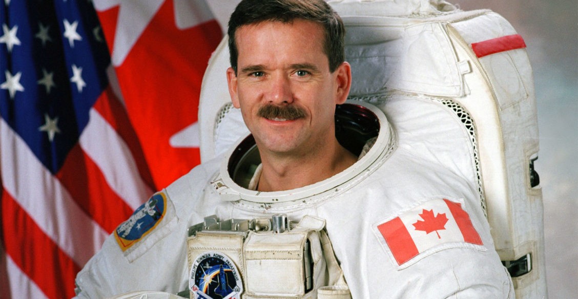 «Я вышел за пределы космического корабля, и все заволокло туманом». Как вернуться на Землю, если ты ослеп в космосе