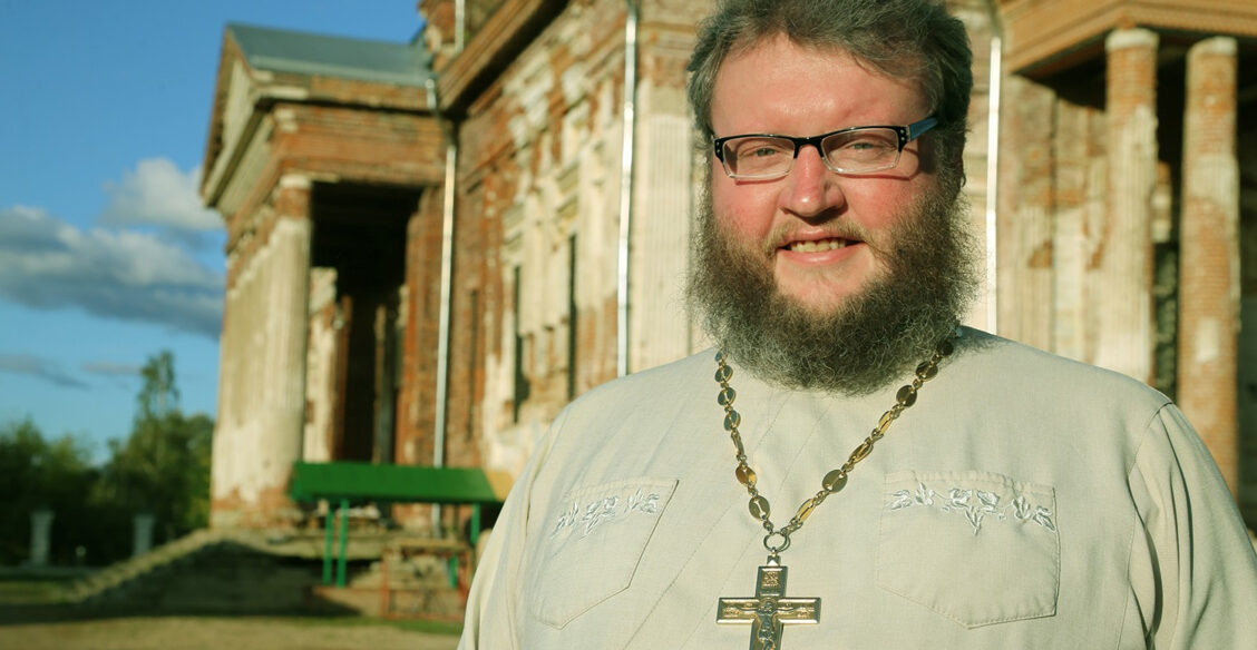 «В священство я пришел, как в реанимацию». Отец Дионисий Соколов — о том, как сделать для людей то, что можешь