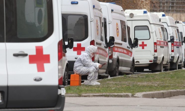 Врачи не едут, в тестах отказывают, больницы переполнены из-за ковида. Это происходит по всей России