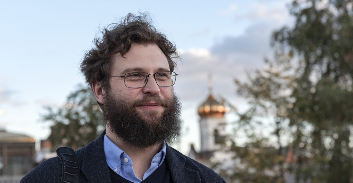 «А если Библию кто-то написал по приколу?» Как говорить с подростком, который ничего не хочет