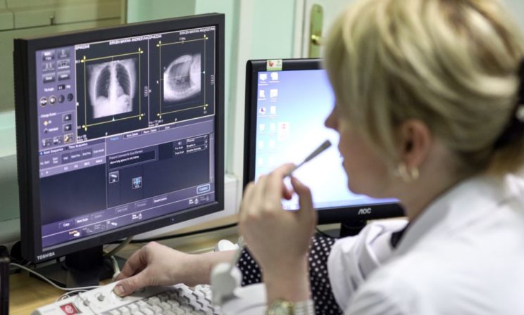 Можно ли делать КТ без назначения врача? Чем вредит это обследование и когда без него не обойтись