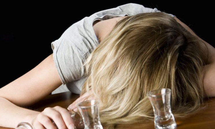 «Проблемы? Советуют винишка!» Сколько нужно пить по пятницам, чтобы стать зависимым