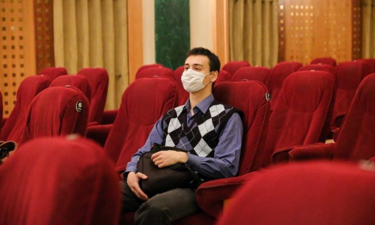 «Весь сентябрь мы еще могли работать нормально». Что ждет театры во «вторую волну»?