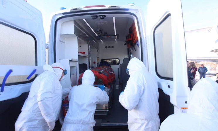 Почему приезда скорой ждут часами, а иногда — сутками? Врачи скорых — о том, что происходит по всей стране