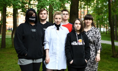 В пандемию муж умер, а Светлана осталась одна с пятью детьми и долгами